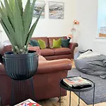 Apartmanhotel The Barn In The Courtyard, 3 - Bed, Sleeps 5, Pets Welcome