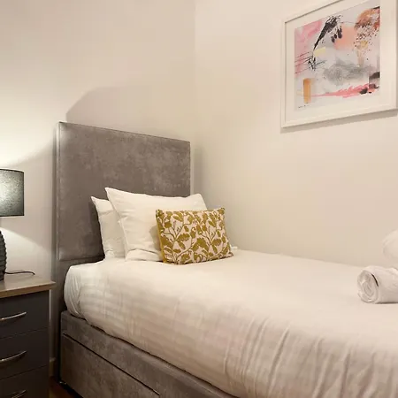 The Barn In The Courtyard, 3 - Bed, Sleeps 5, Pets Welcome אולברסטון