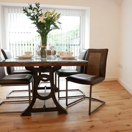 The Barn In The Courtyard, 3 - Bed, Sleeps 5, Pets Welcome Aparthotel *