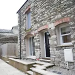 The Barn In The Courtyard, 3 - Bed, Sleeps 5, Pets Welcome *