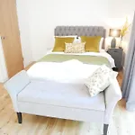 Apart-hotel The Barn In The Courtyard, 3 - Bed, Sleeps 5, Pets Welcome *